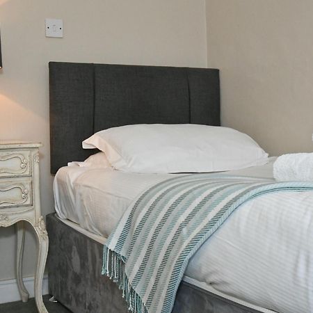 Lansdowne Strand Calne Room photo